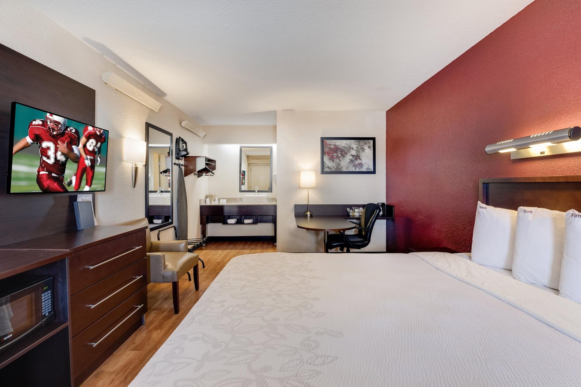 Super 8 By Wyndham Deerfield - Northbrook Hotel Екстериор снимка