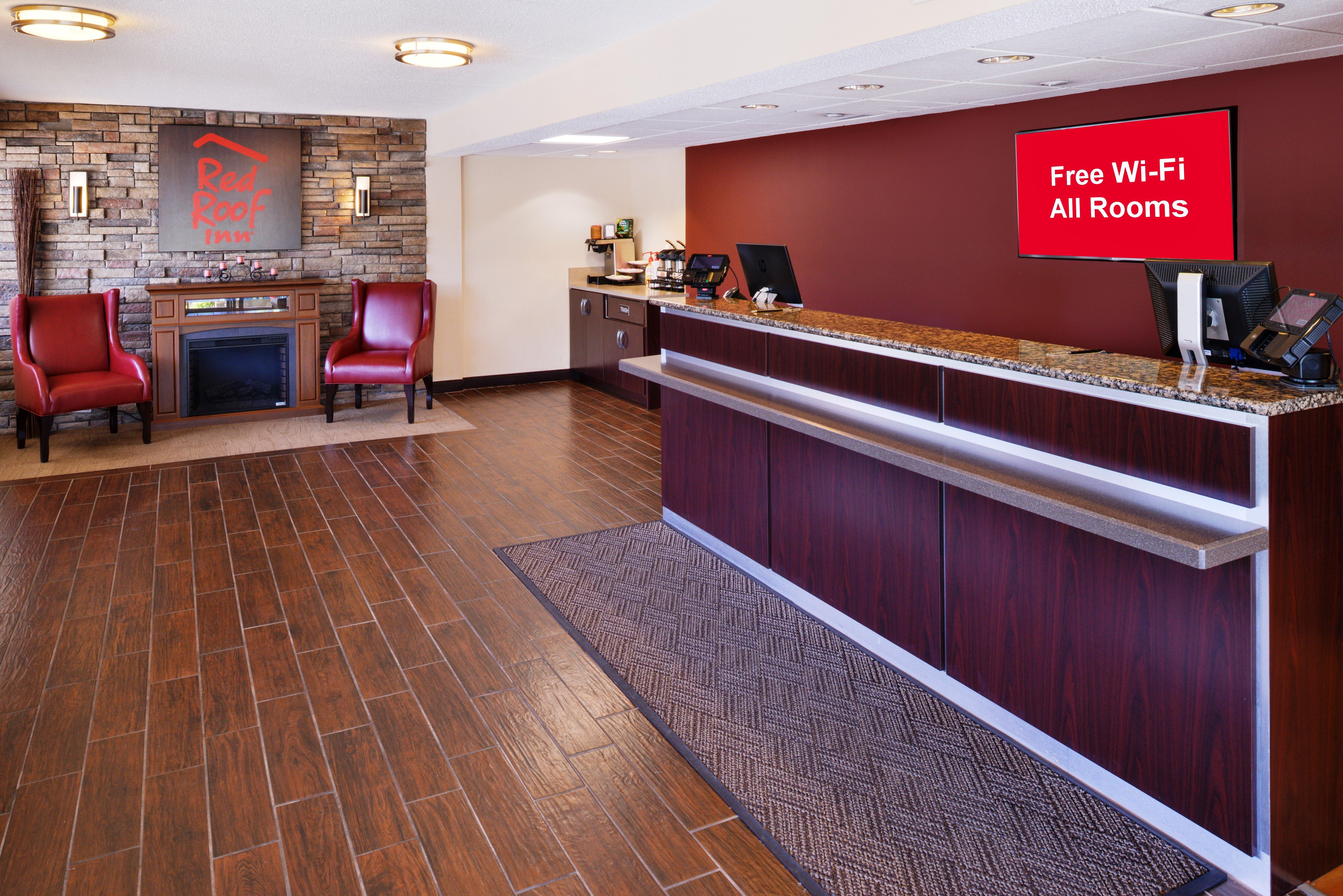 Super 8 By Wyndham Deerfield - Northbrook Hotel Екстериор снимка