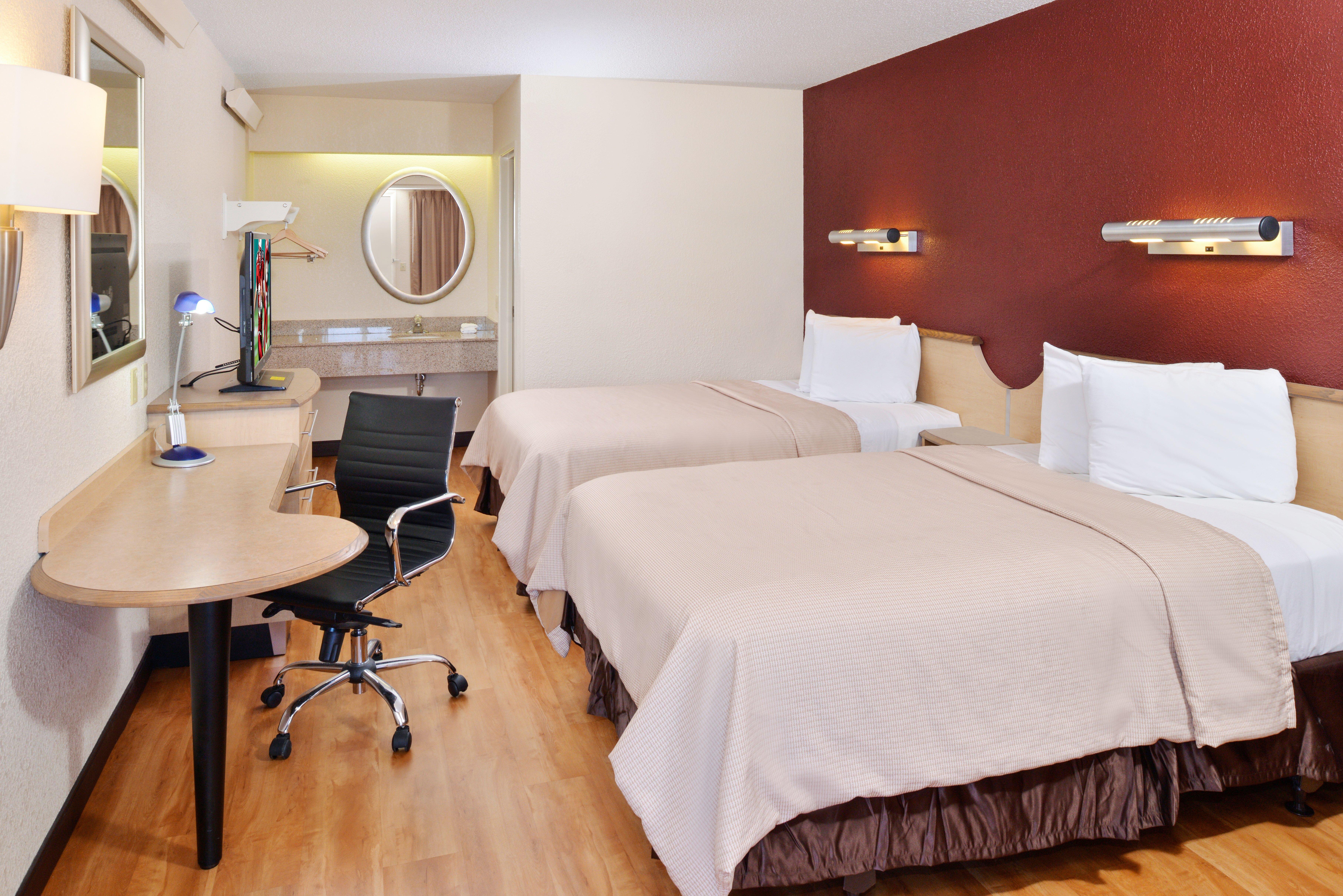 Super 8 By Wyndham Deerfield - Northbrook Hotel Екстериор снимка